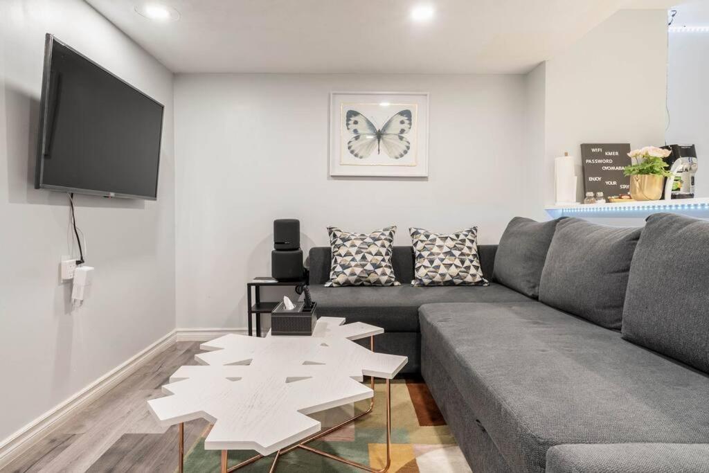 Cozy Nest Basement Unit Daire Hamilton Dış mekan fotoğraf