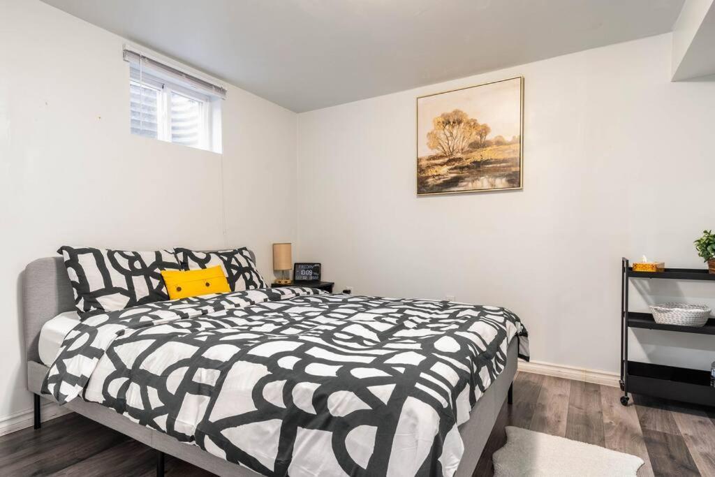 Cozy Nest Basement Unit Daire Hamilton Dış mekan fotoğraf
