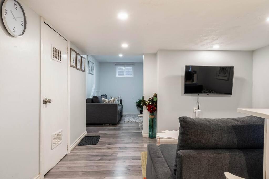 Cozy Nest Basement Unit Daire Hamilton Dış mekan fotoğraf