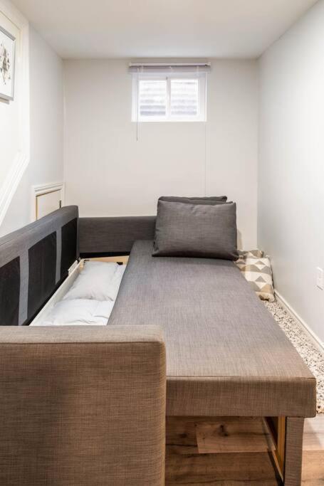 Cozy Nest Basement Unit Daire Hamilton Dış mekan fotoğraf