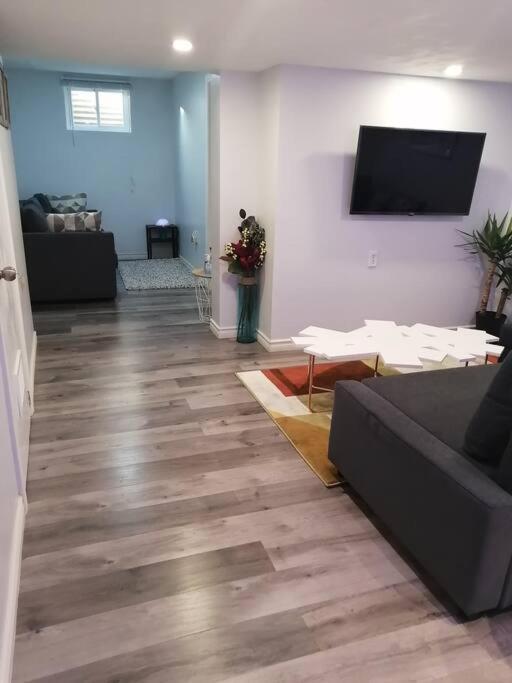 Cozy Nest Basement Unit Daire Hamilton Dış mekan fotoğraf